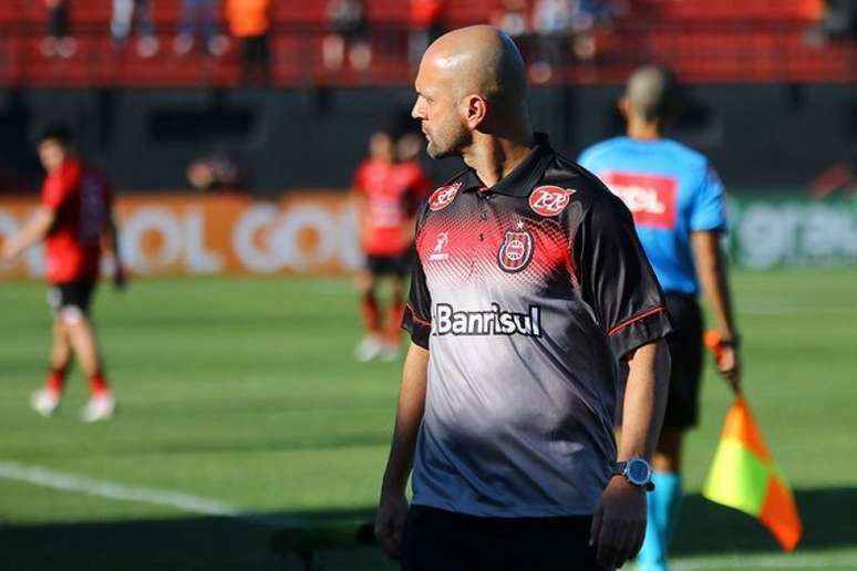 Treinador fez seis jogos até o momento pelo Brasil (Carlos Insaurriaga/Divulgação/Brasil de Pelotas)