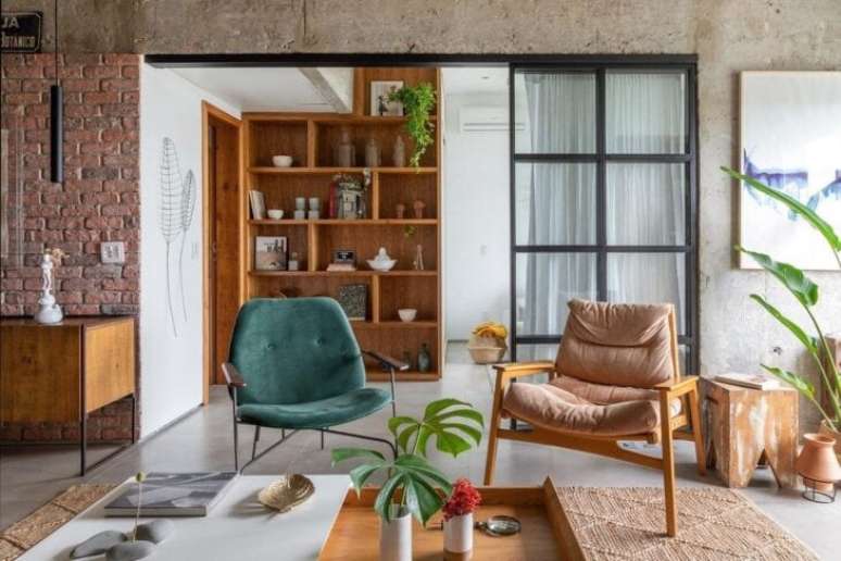 41. Porta preta de correr com vidro para dividir ambientes dentro de casa – Foto Hana Lerner Arquitetura