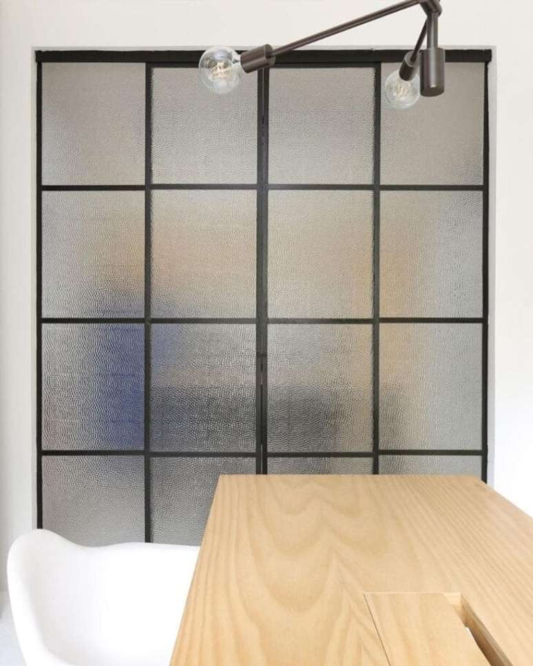 40. Porta preta com vidro para sala de jantar – Foto Mandril Arquitetura e Design