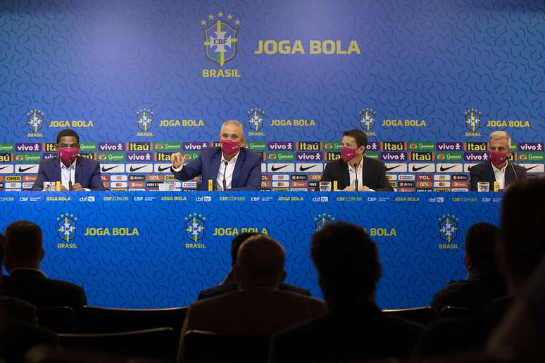 Tite divulgou lista de convocados para jogos contra Colômbia e Argentina; ele se irritou durante entrevista