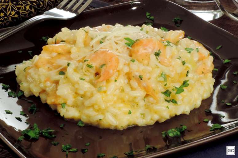 Guia da Cozinha - Risoto de camarão com requeijão: aprenda a fazer esse prato sofisticado