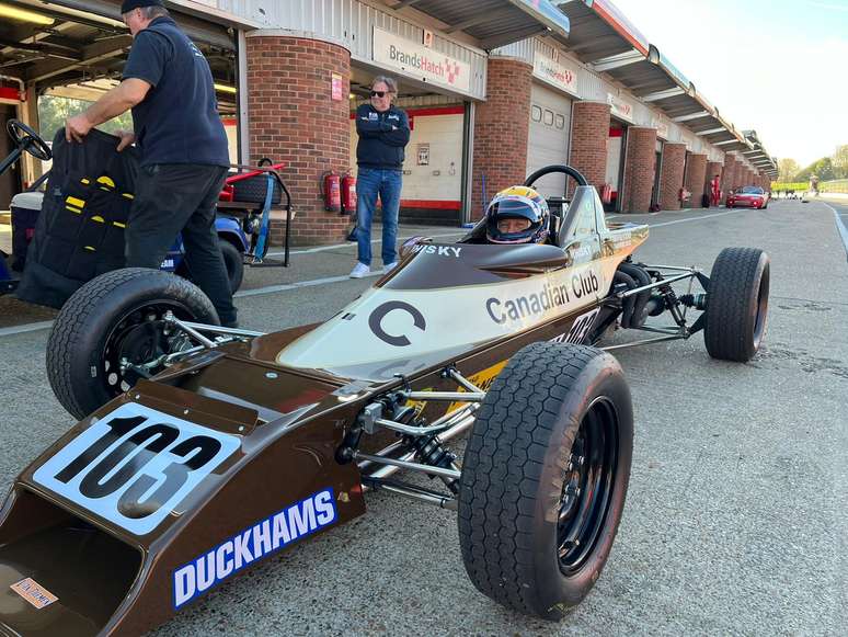 Roberto Moreno se prepara para sair com seu Van Diemen RF80