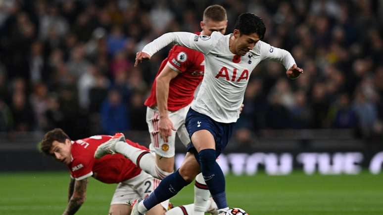 Em Londres, o Manchester United, de vermelho, goleou o Tottenham e se reabilitou (Foto: GLYN KIRK / AFP)