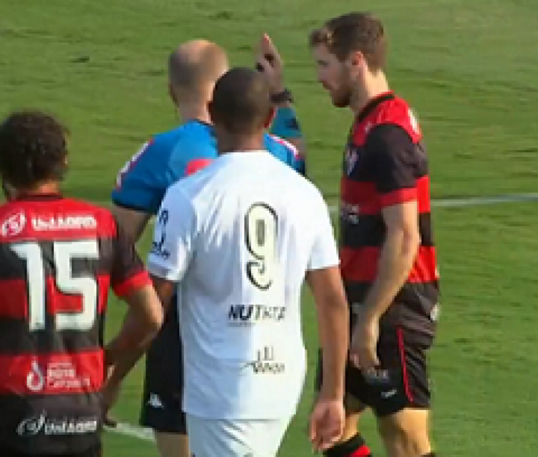 Equipes fizeram partida bastante equilibrada no Moisés Lucarelli (Foto: Reprodução/SporTV)