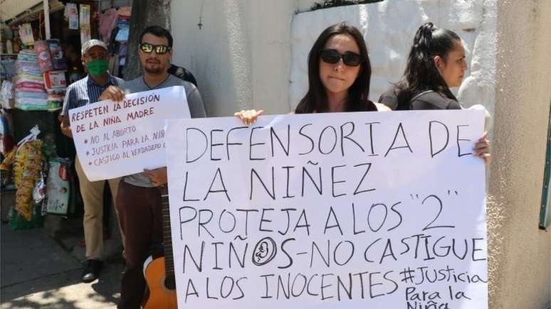 Opositores do aborto após estupro se manifestaram em cidades como Santa Cruz e La Paz