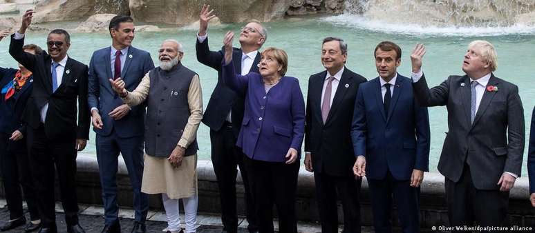 Líderes do G20 posam para fotos em Roma