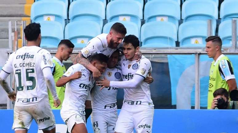 Veiga foi o herói do Palmeiras na Arena do Grêmio (Foto: Ricardo Rimoli / Lancepress!)