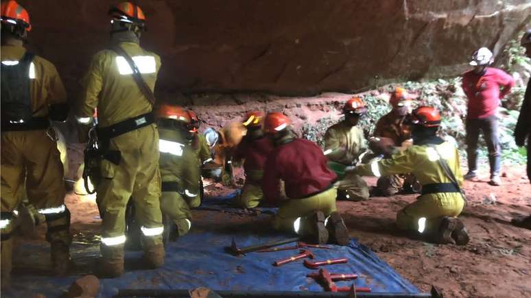 Defesa Civil acompanhou resgate, pois havia chances de novo desabamento na caverna