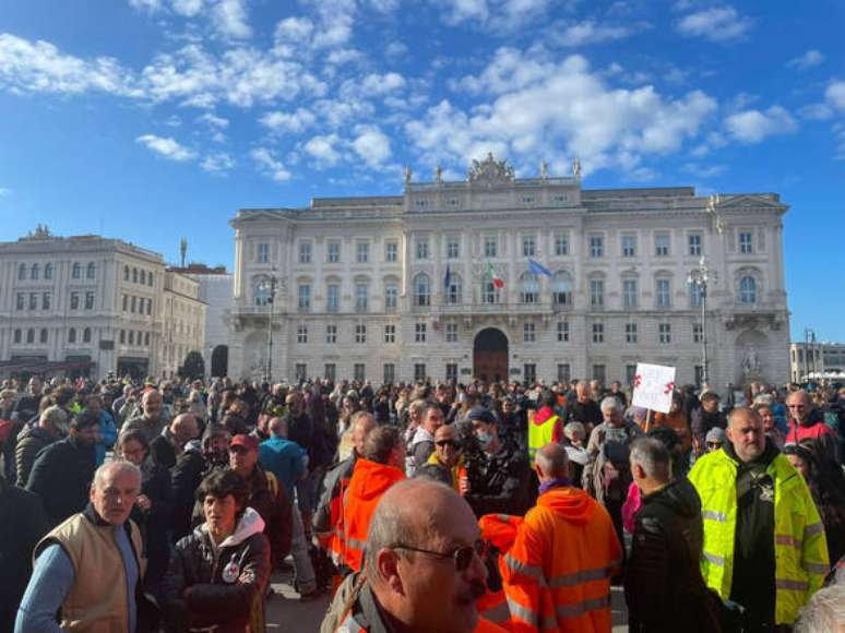 Protesto contra certificado sanitário em Trieste, nordeste da Itália