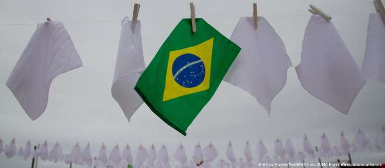 Taxa de mortalidade por grupo de 100 mil habitantes subiu para 289,4 no Brasil