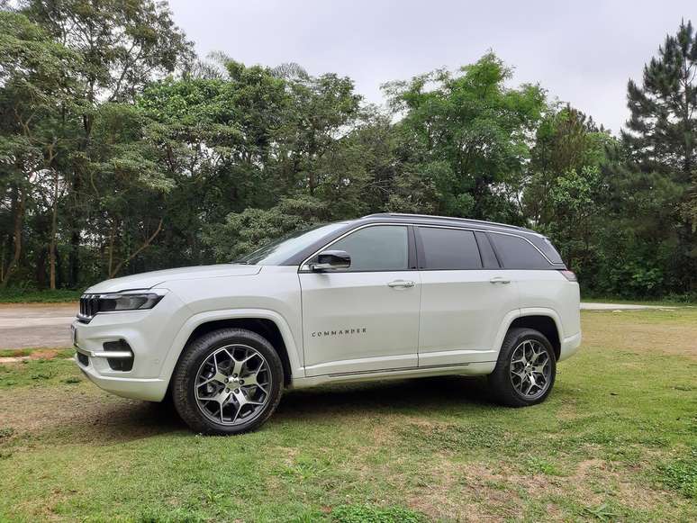 Jeep Commander Overland TD380 4x4