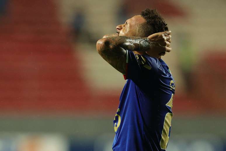  Cruzeiro empata em 1 a 1 contra o Vila Nova 