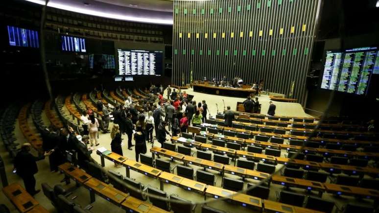 Plenário da Câmara; há meses o governo Bolsonaro tenta formar maioria na Casa para aprovar a PEC dos Precatórios