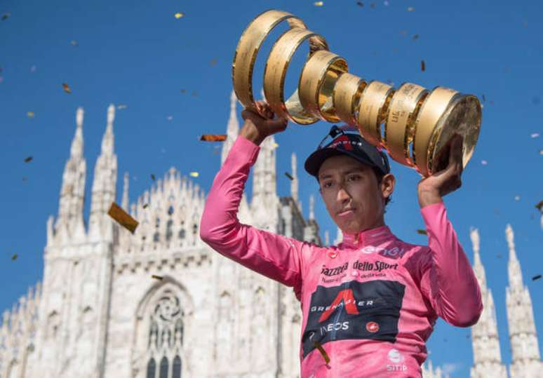 Ex campeão mundial de futebol faz o último percurso do Giro d