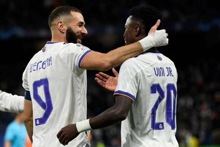 Benzema e Vini Jr., juntos, fizeram 22 dos 33 gols do Real Madrid na temporada (Foto: PIERRE-PHILIPPE MARCOU/AFP)