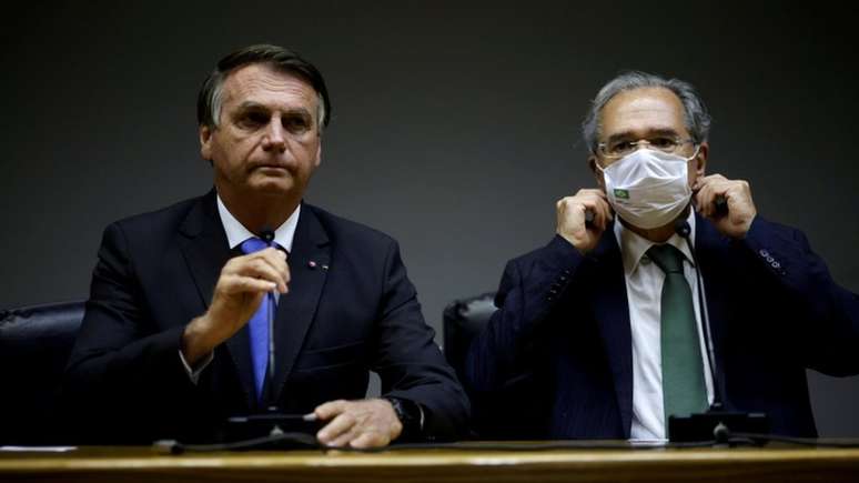 O presidente Jair Bolsonaro e o ministro Paulo Guedes — que, em entrevista à BBC News Brasil, afirmou que aprovação da PEC era 'plano A' para garantir o Auxílio Brasil