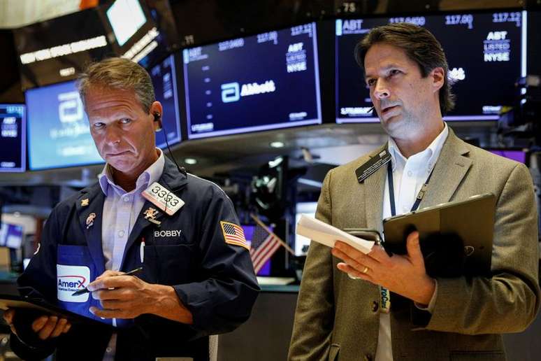 Traders trabalham no preg&atilde;o da NYSE em Nova York
18/10/2021
REUTERS/Brendan McDermid
