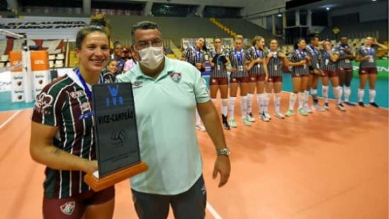 Mandarino e a levantadora Bruna (Foto: Mailson Santana/Fluminense)