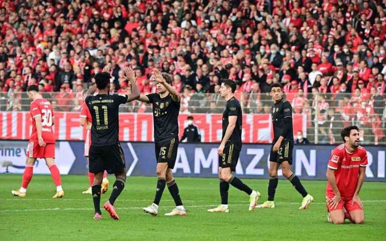 Bayern faz uma campanha quase perfeita no Campeonato Alemão (Foto: TOBIAS SCHWARZ / AFP)