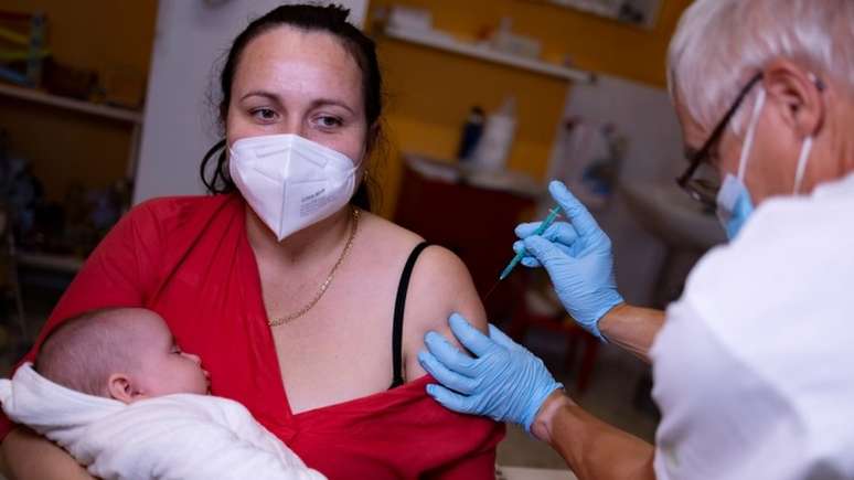 Ceticismo com vacinas ainda é principal entrave para controle da pandemia