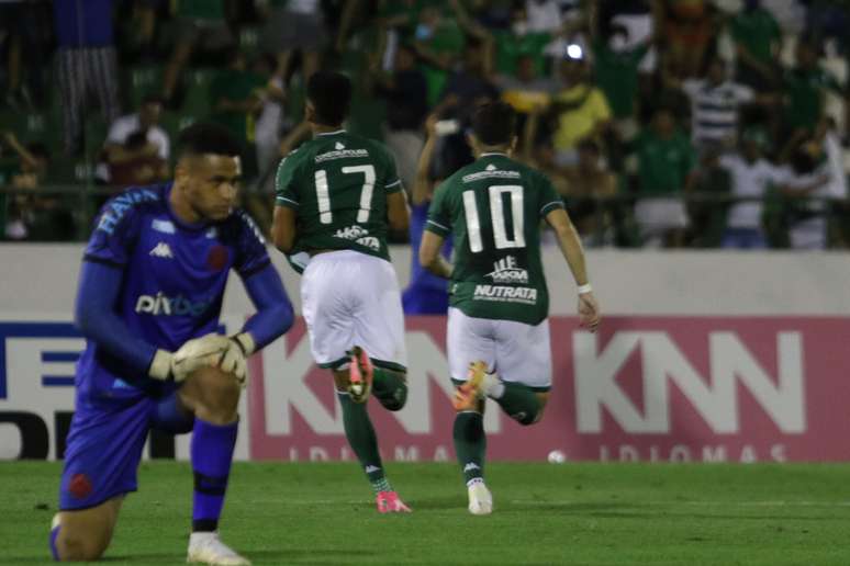 Cano perde pênalti e Vasco é derrotado pelo Guarani