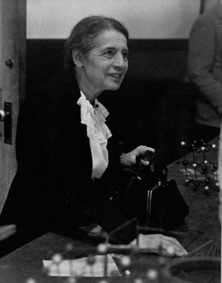 Apesar das previsões em contrário apenas alguns anos antes, Lise Meitner iria destravar a fissão nuclear