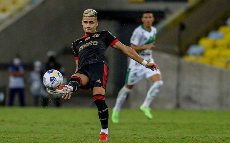Andreas Pereira recebeu o terceiro cartão amarelo na reta final do primeiro tempo (Foto: Marcelo Cortes/Flamengo)