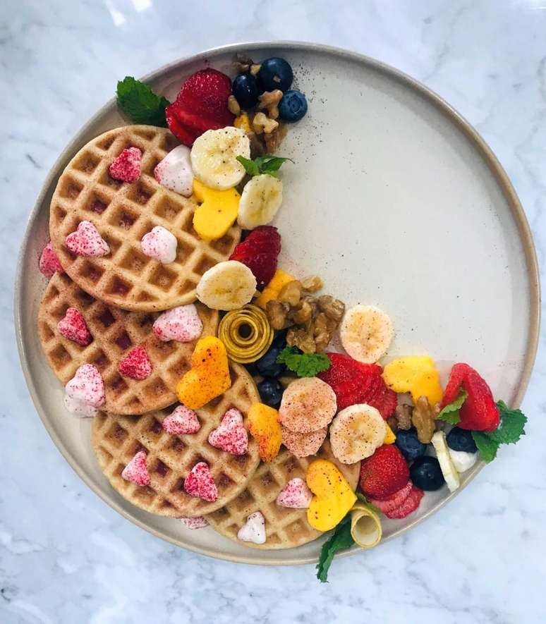 Receitas veganas para crian&ccedil;as - waffle com frutas