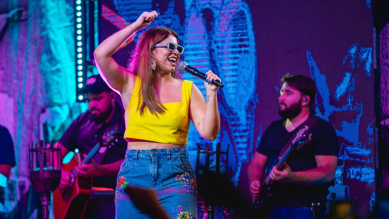 Mar&iacute;lia Mendon&ccedil;a teve a live mais assistida em todo o mundo no YouTube em 2020