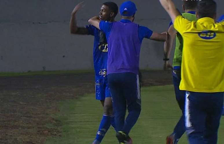 Thiago salvou o Cruzeiro e deixou a Raposa a três pontos da permanência na Série B-(Reprodução/SporTV