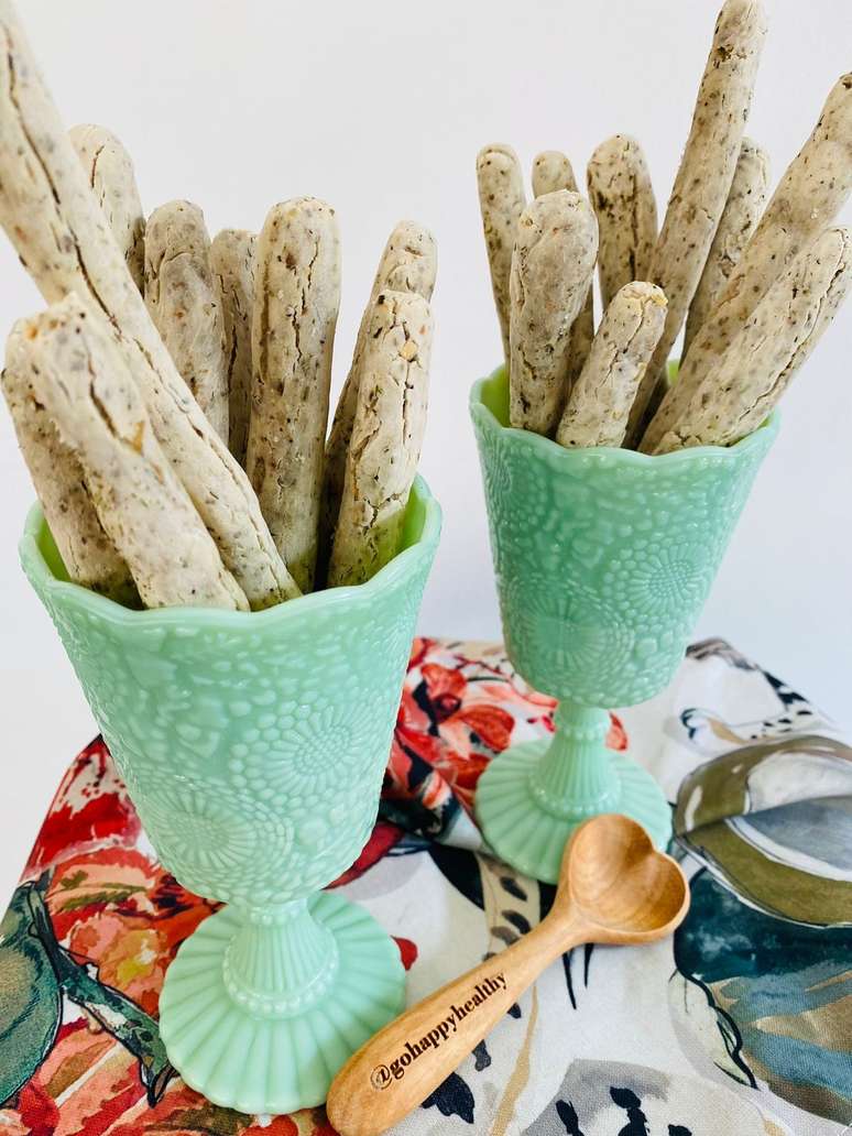 Receitas veganas para crian&ccedil;as - biscoito de polvilho com c&uacute;rcuma e chia