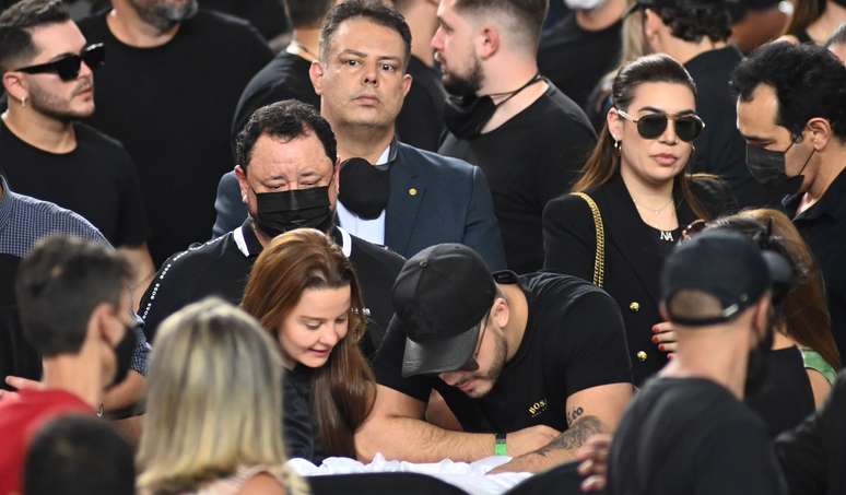 A cantora Maiara, Murilo Huff e Naiara Azevedo se despedem da cantora