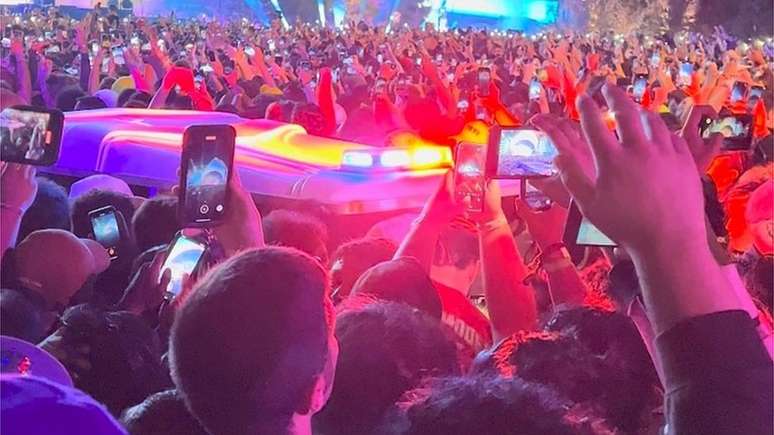 Plateia aproveitava show do festival Astroworld pouco antes de um tumulto que deixou 8 mortos