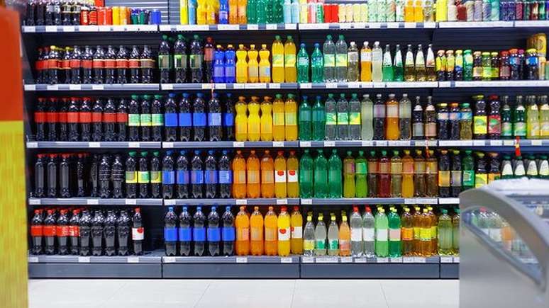 Bebidas de fruta, refrigerantes e outros produtos semelhantes são o que têm mais aditivos, de acordo com o estudo