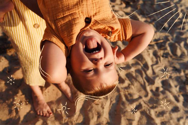 menino-brincando-na-praia