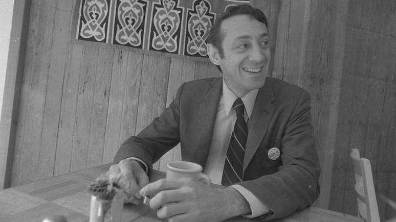 Milk se tornou um dos primeiros pol&iacute;ticos abertamente homossexuais nos EUA