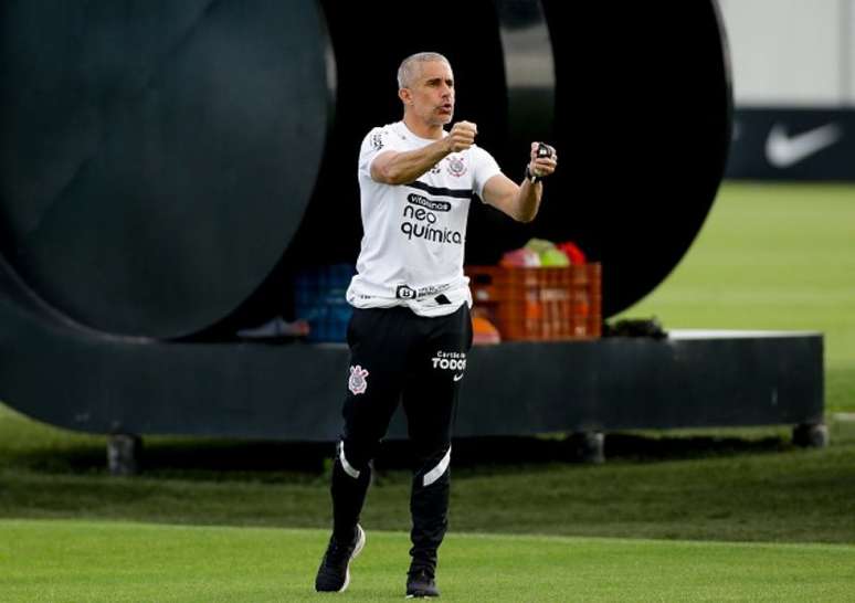 Sylvinho agora assume objetivos e diz que Corinthians quer ser campeão