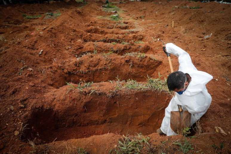 Brasil registra 618.228 mortos por covid-19