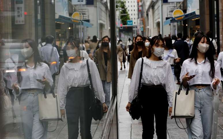Pessoas usando máscaras de proteção em Tóquio
09/09/2021 REUTERS/Kim Kyung-Hoon