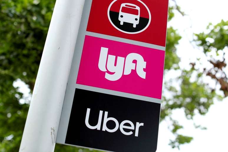 Logotipos das empresas Uber e Lyft em San Diego (EUA)
13/05/2020
REUTERS/Mike Blake/File Photo/File Photo