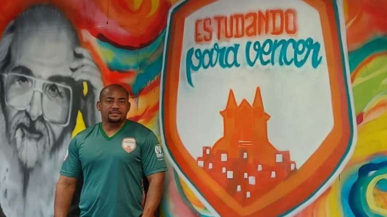 Marcelo Martins, professor na Vila Cruzeiro, no Rio; todos os seus alunos de cursinho comunitário tiveram dificuldade de conexão durante o ensino remoto