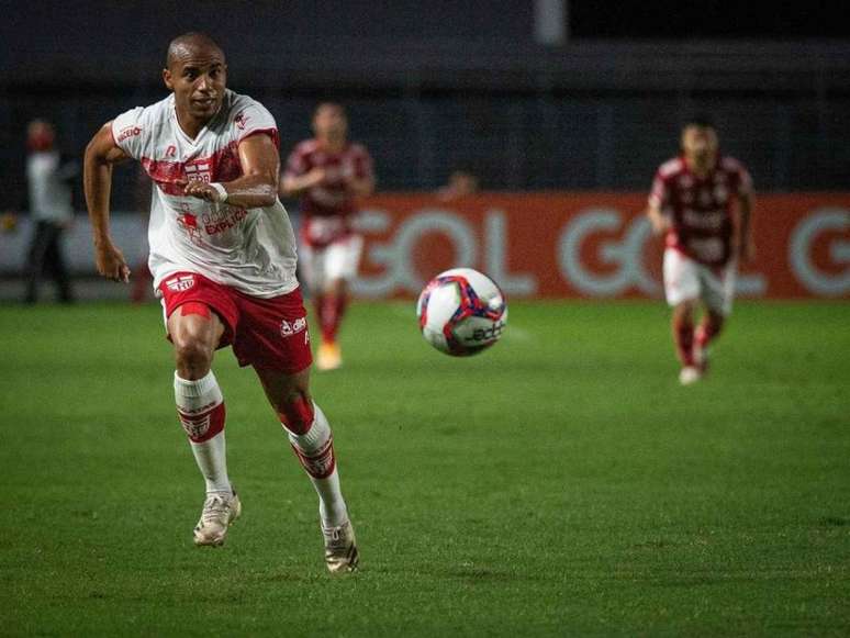 Galo da Praia ocupa o 6º lugar na Série B (Foto: Divulgação / CRB)