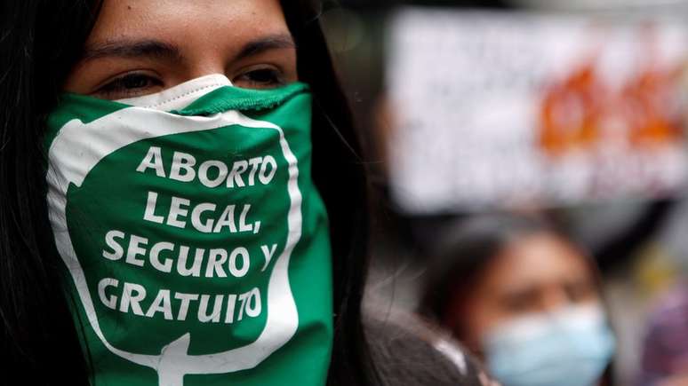 A ingerência da Igreja Católica na decisão de interromper a gravidez de menina de 11 anos gerou protestos na Bolívia