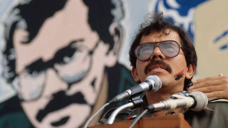 Daniel Ortega em 1984, quando assumiu o poder pela primeira vez