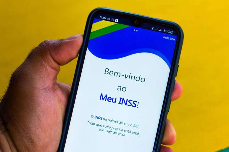 A perícia do INSS pode ser marcada tanto pelo aplicativo, quanto pelo site