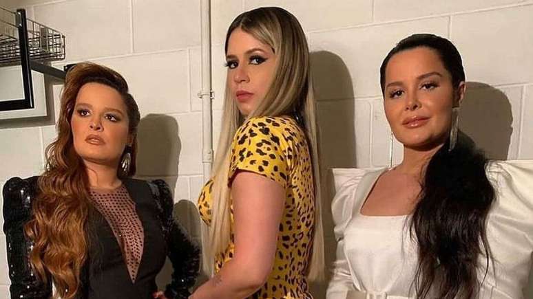 Stream Marília Mendonça & Maiara E Maraisa - Fã Clube by MÚSICAS EM ALTA