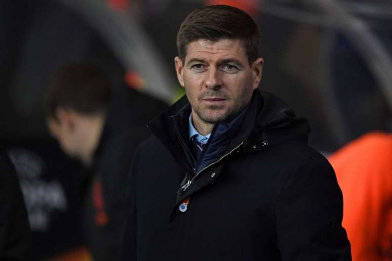 Steven Gerrard, de 41 anos, terá seu primeiro desafio como técnico na Premier League (Foto: ANDY BUCHANAN / AFP)