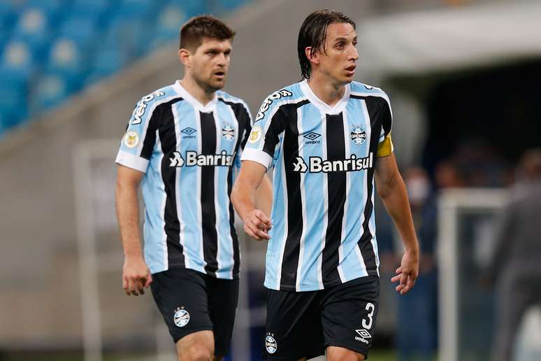 Geromel e Kannemann em lance durante o jogo disputado entre Grêmio e Fluminense