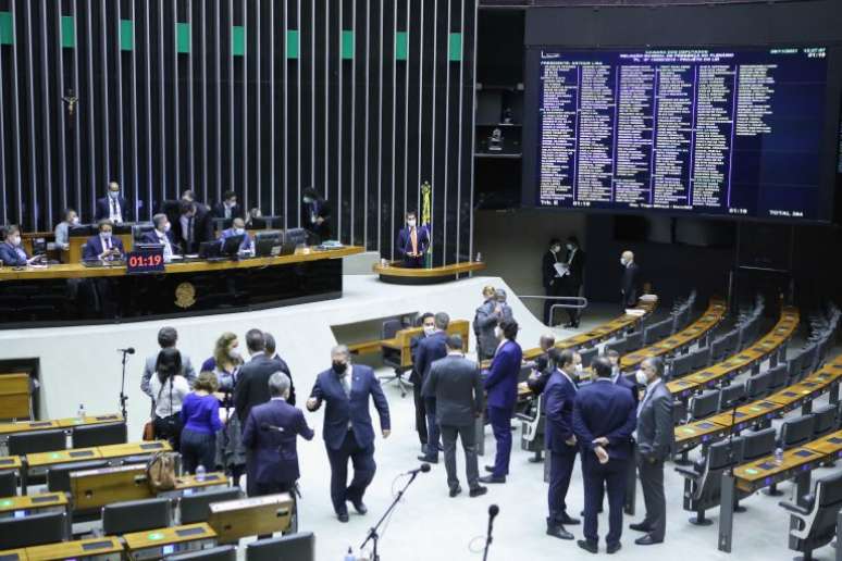 Plenário da Câmara durante votação da PEC dos Precatórios