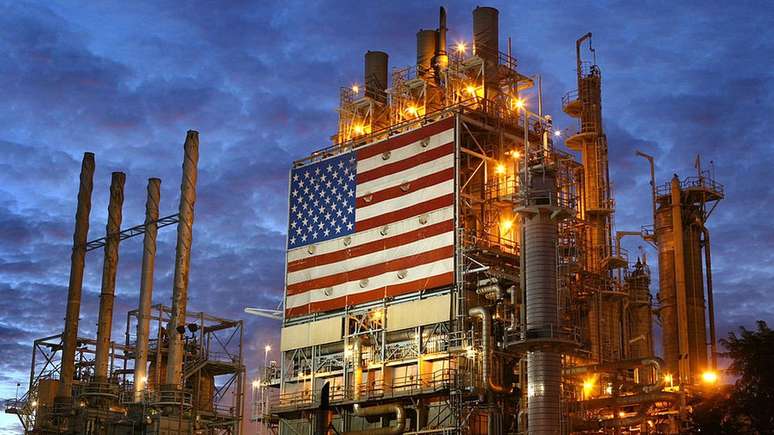 Pre&ccedil;o dos combust&iacute;veis disparou nos EUA, mas num patamar bem abaixo do Brasil